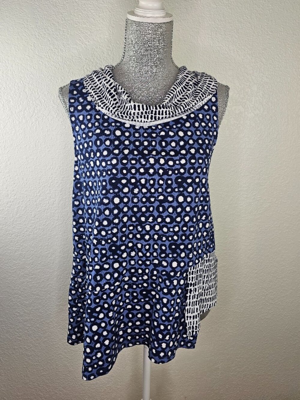 Habitat Sleeveless Asymmetric Tank Top Size Small